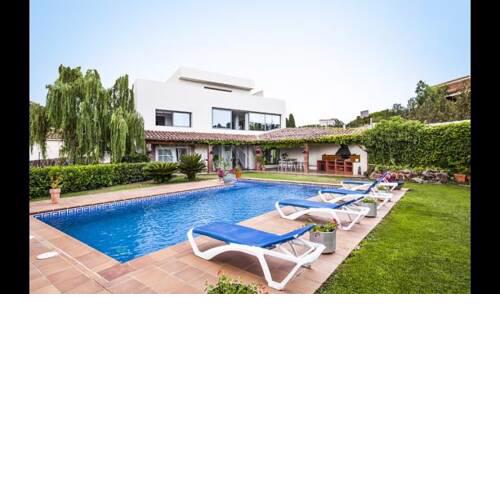 Garriguella Vella Villa Sleeps 10 with Pool and Air Con