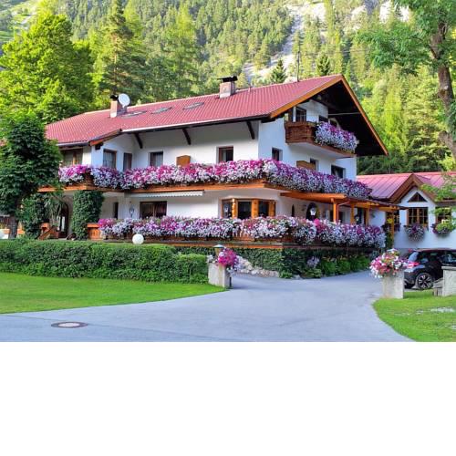 Gästehaus Almrausch, Ferienanlage mit Pool