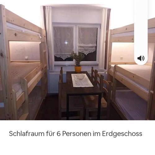 Gästezimmer Etagenbetten Schlafsäcke Gemeinschaftsbad