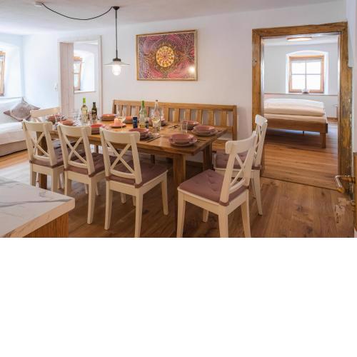 Gehobenes Ambiente in historischer Wohnung