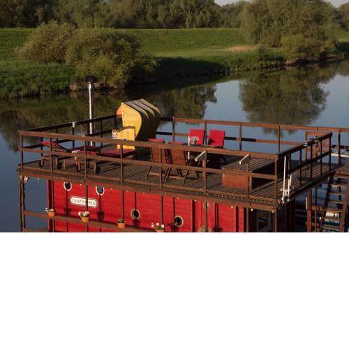 Gemuetliches Hausboot am Elbarm