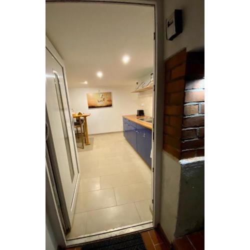 Gemütliche möblierte Souterrain Wohnung