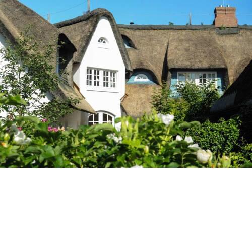 Gemütliche Wohnung unter Reet mit Pool und Sauna in Keitum