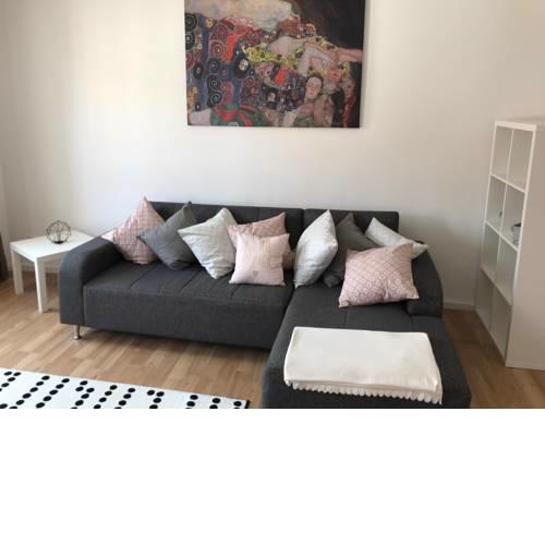 Gemütliche zentral gelegene 2 Zimmer Wohnung(3 Upper Floor)