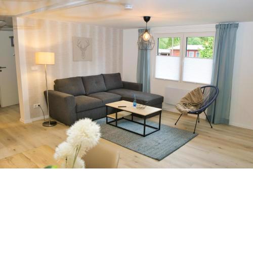 gemütliches Ferienhaus am See I überdachte Terrasse I 2 SZ I Strand fussläufig
