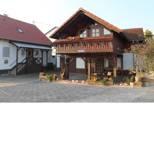 gemütliches Ferienhaus mit 2 Balkonen, große Terrasse und W-LAN