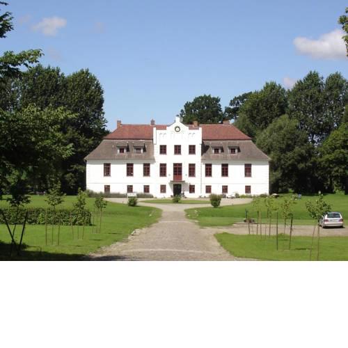 Grand Apartment in Satow with Garden