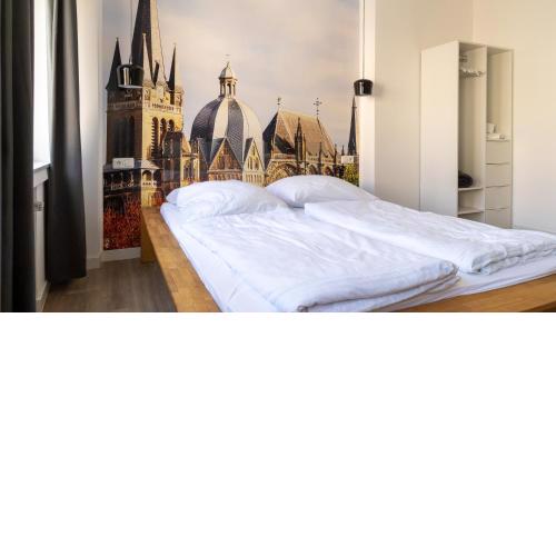 Ginius Homes - Aachen Cathedral Room