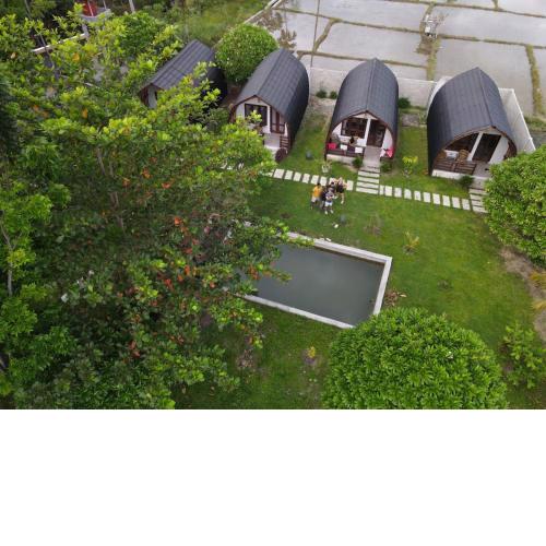 Gino's Place - Bungalows and Restaurant