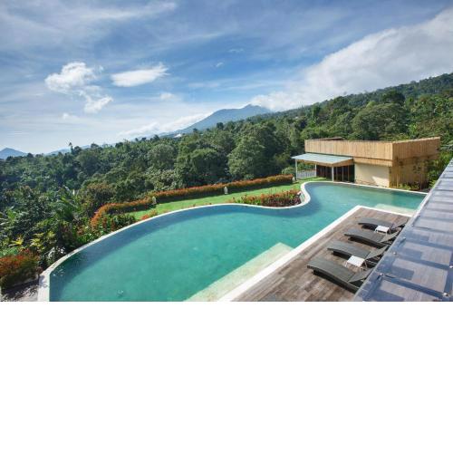 Giriwood Hotel & Villa