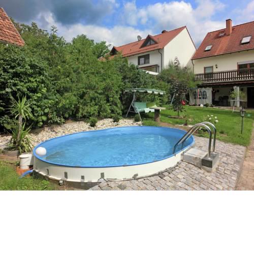 Modern Holiday Home in Gleichamberg with Pool