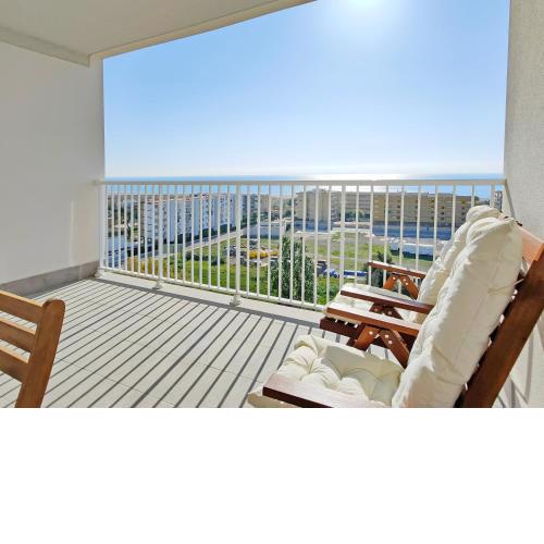 Global Properties, Moderno apartamento con terraza y vistas al mar
