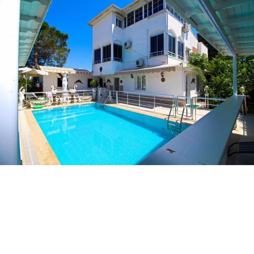 Glorious Villa with Private Pool in Antalya
