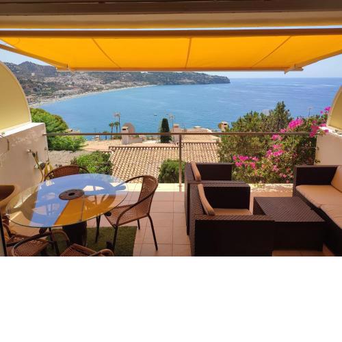 Go exclusive Alhambra Chalet Bay Views