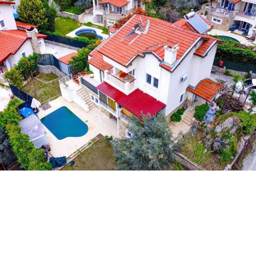 Göcek de özel havuzlu bahce katı