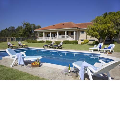 Goian Villa Sleeps 10 Pool