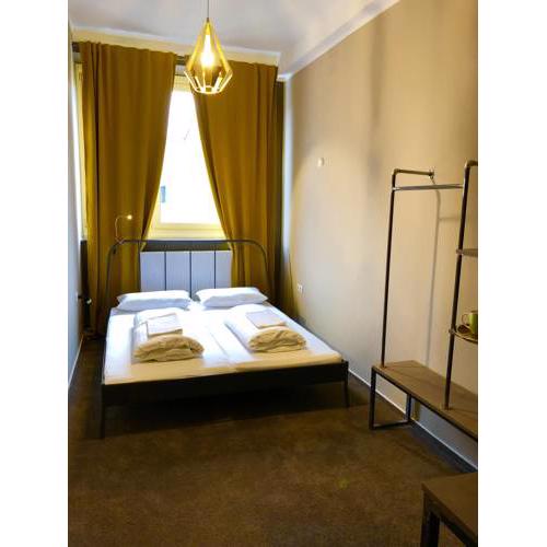 Goldhostel