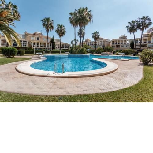 Gorgeous 2-Bed apartment near the beach