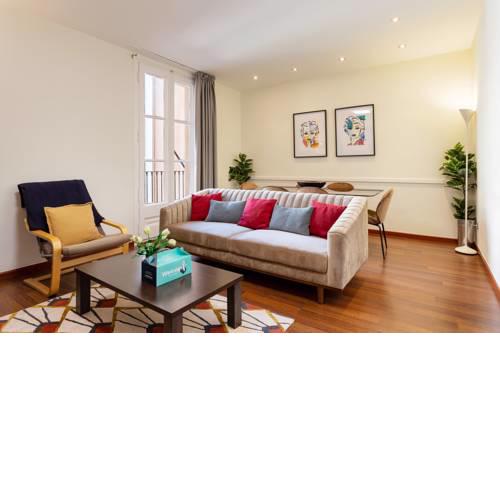 Gorgeous 3 bed w/balcony heart of City Center