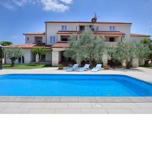 Gorgeous Apartment in Porec near Sea