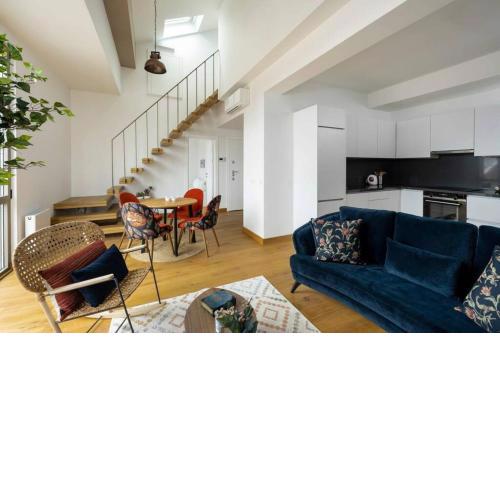Gorgeous Bright New Modern Duplex Loft Gem! #124