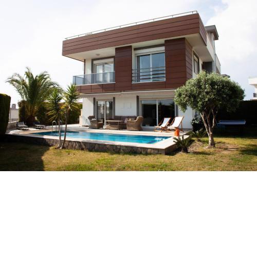 Gorgeous Central 5BR 5BA Villa with Private Pool