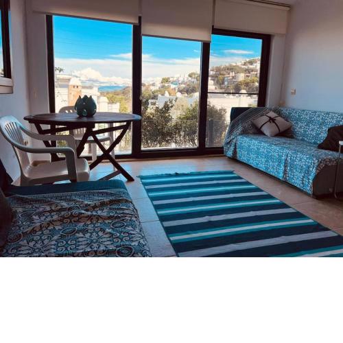 Gorgeous flat with a private bay