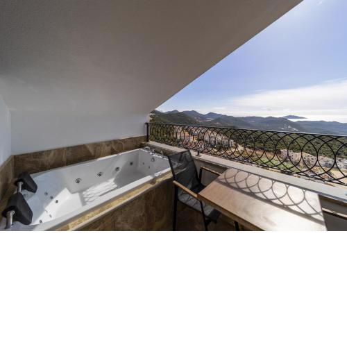 Gorgeous Flat with Sea View Jacuzzi in Antalya Kas