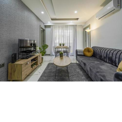 Gorgeous Hideaway with Balcony 10 min to Beach