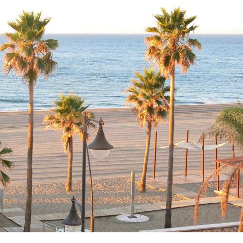 Gorgeous Sea Views and Great Location!