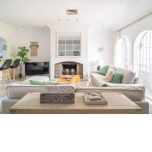 Gorgeous townhouse with pool in the middle of Marbella All yours