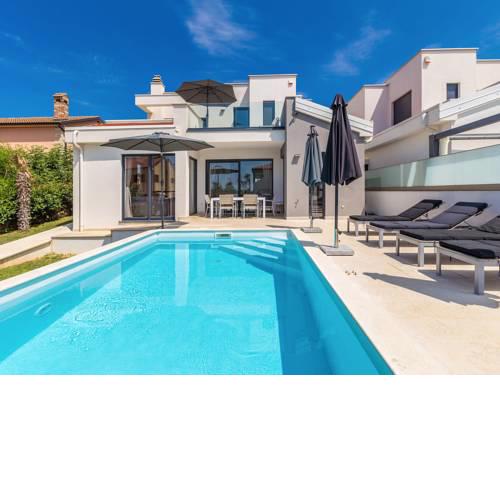 Gorgeous Villa with Private Swimming Pool in Kastelir
