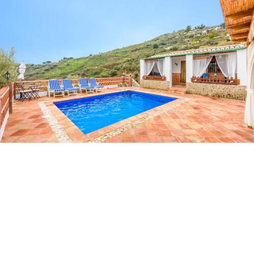 Gorgeous villa with views and cosy outdoor area