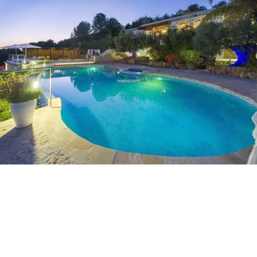 Gran Casa Con Pisina Privada Gimnasio Y Ping Pong