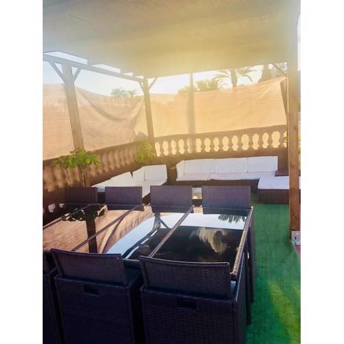 GRAN CASA con TERRAZA a 3 min Playa con Wifi - rodeada de servicios