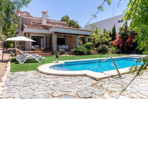Gran Chalet céntrico con piscina y bbq privada a 5 minutos playa