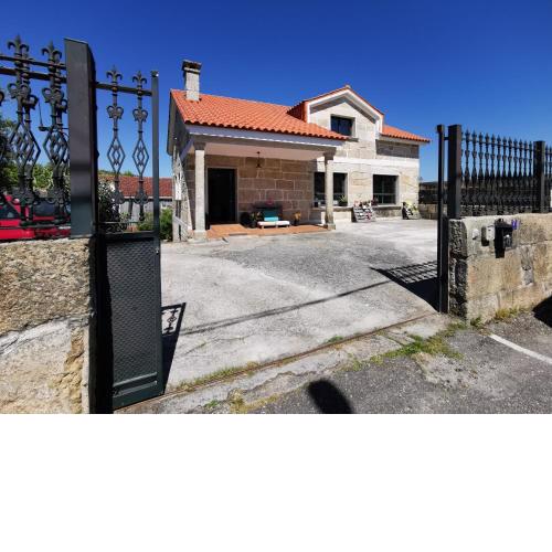 Gran Villa a 600 metros de la playa de Liméns