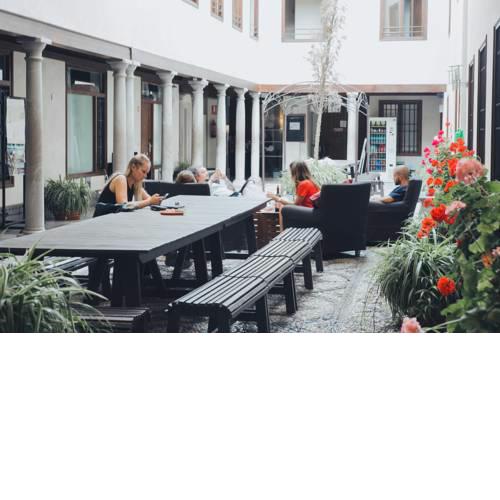 Granada Inn Hostels & Suites