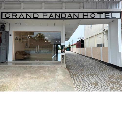 GRAND PANDAN HOTEL