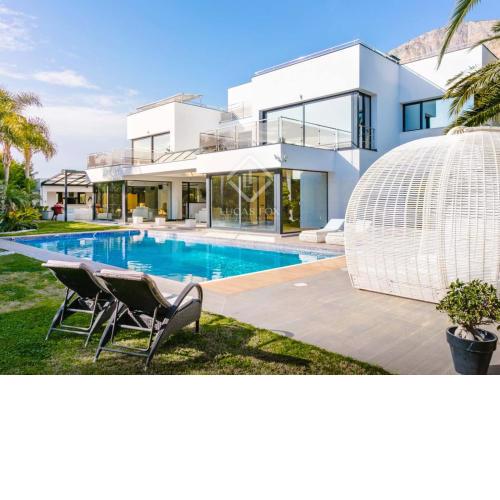 Grandes apartamentos de lujo en una casa con piscina en Javea