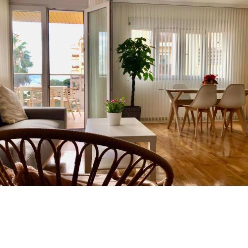 Great beach side apartment with pool in Altea