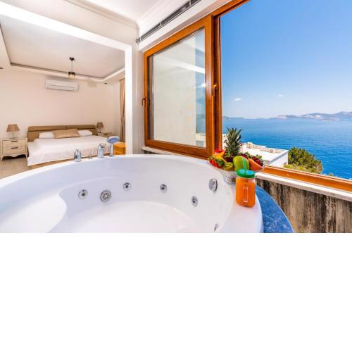 Great Flat 300 m to Beach with Shared Pool in Kas