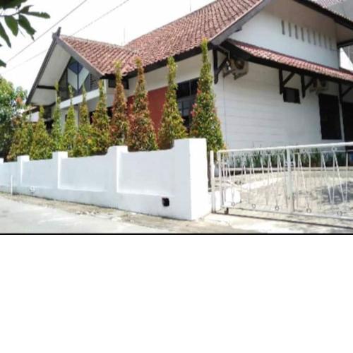GRIYA EYANG NEWU, Alun2 selatan, bisa 4 mobil