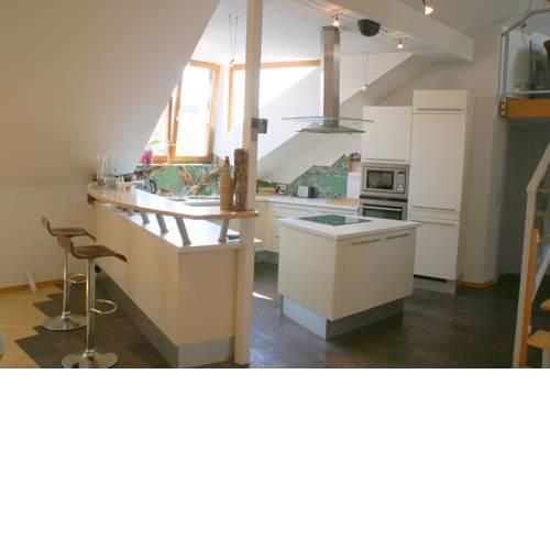 Große Dachwohnung mit Terrasse und Wintergarten