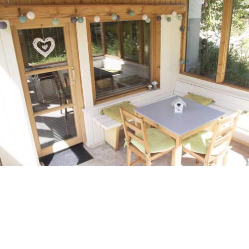 Große Souterrain Wohnung mit Wintergarten