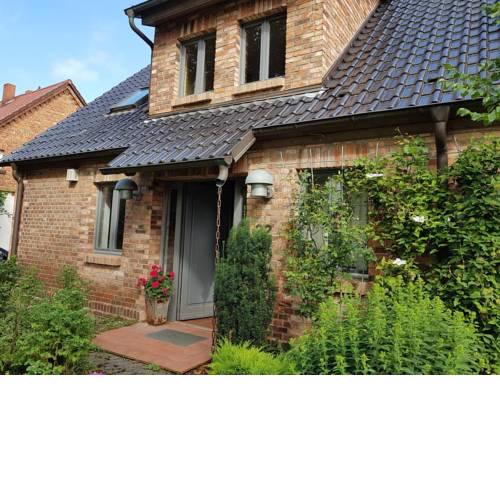 Große Wohnung / Haushälfte in Peetzig am See