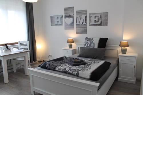 Großer Klinkerhof bei Köln von Friendly Home
