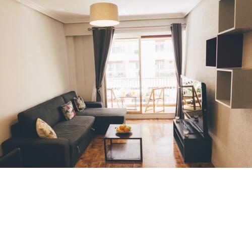 GROS ZURRIOLA BEACH WIFI TERRACE PARKING 10E night