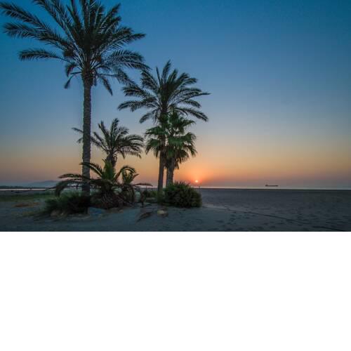 Ground floor apartment direct access to the beach, private patio, west facing