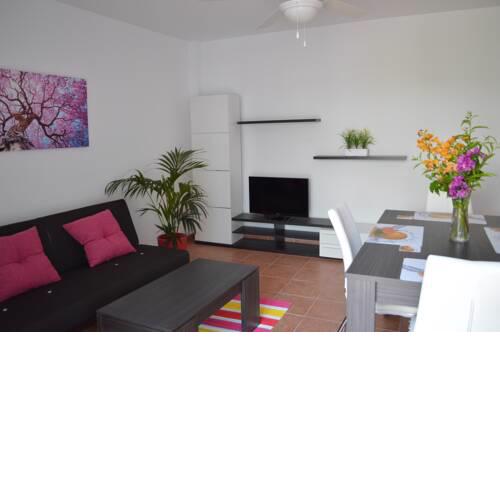 Ground floor apt, private patio, South facing, direct access to the beach